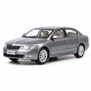 OEM Skoda 2008 Superb B6 szary 1:18 – kolekcjonerski model samochodu z metalu odlewanego