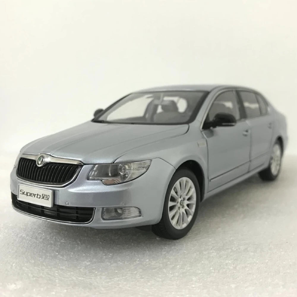 [OEM] 1:18 Skoda 2008 Superb B6 Silver Model Car Die-Cast