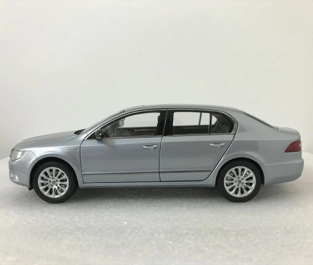 [OEM] 1:18 Skoda 2008 Superb B6 Silver Model Car Die-Cast