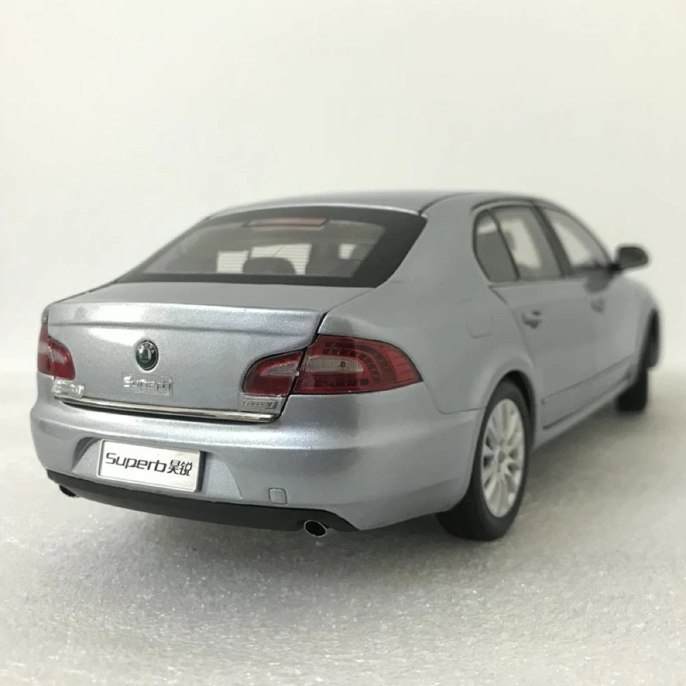 [OEM] 1:18 Skoda 2008 Superb B6 Silver Model Car Die-Cast