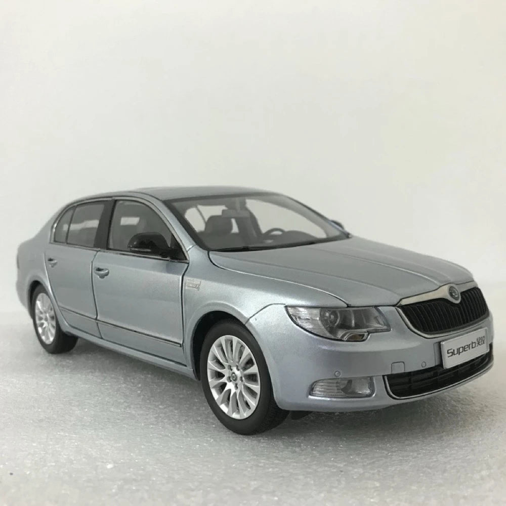 [OEM] 1:18 Skoda 2008 Superb B6 Silver Model Car Die-Cast