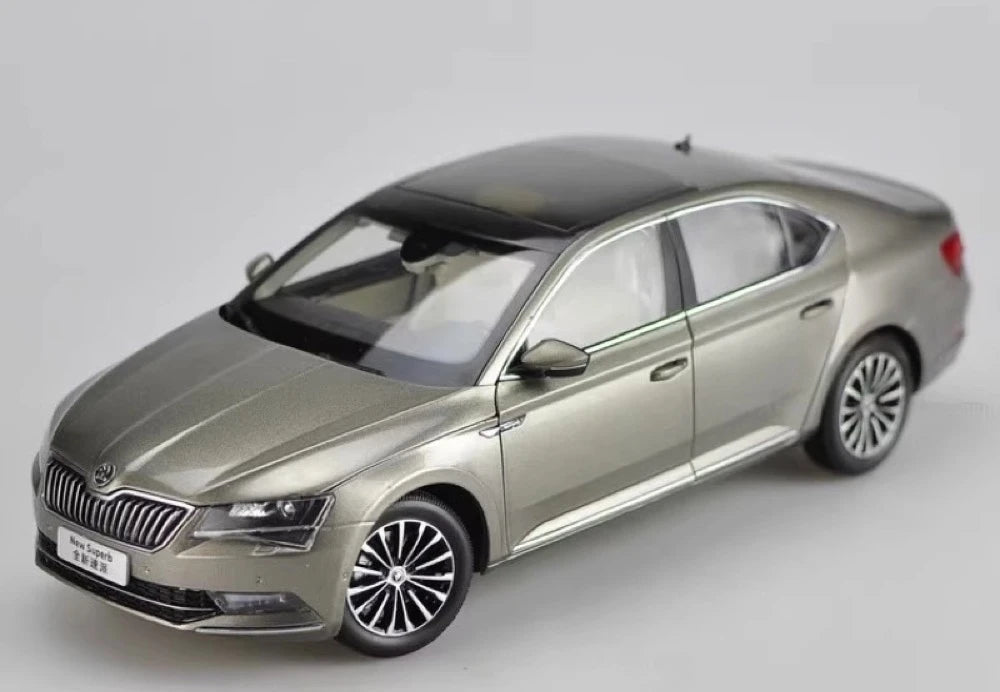 [OEM] 1:18 Skoda 2008 Superb Brown Model Car Die-Cast