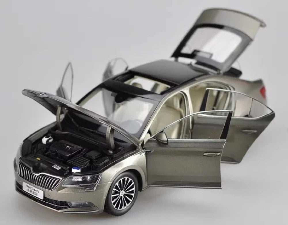 [OEM] 1:18 Skoda 2008 Superb Brown Model Car Die-Cast