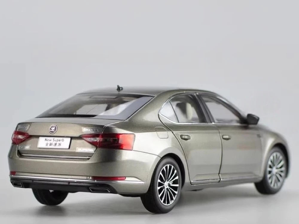 [OEM] 1:18 Skoda 2008 Superb Brown Model Car Die-Cast