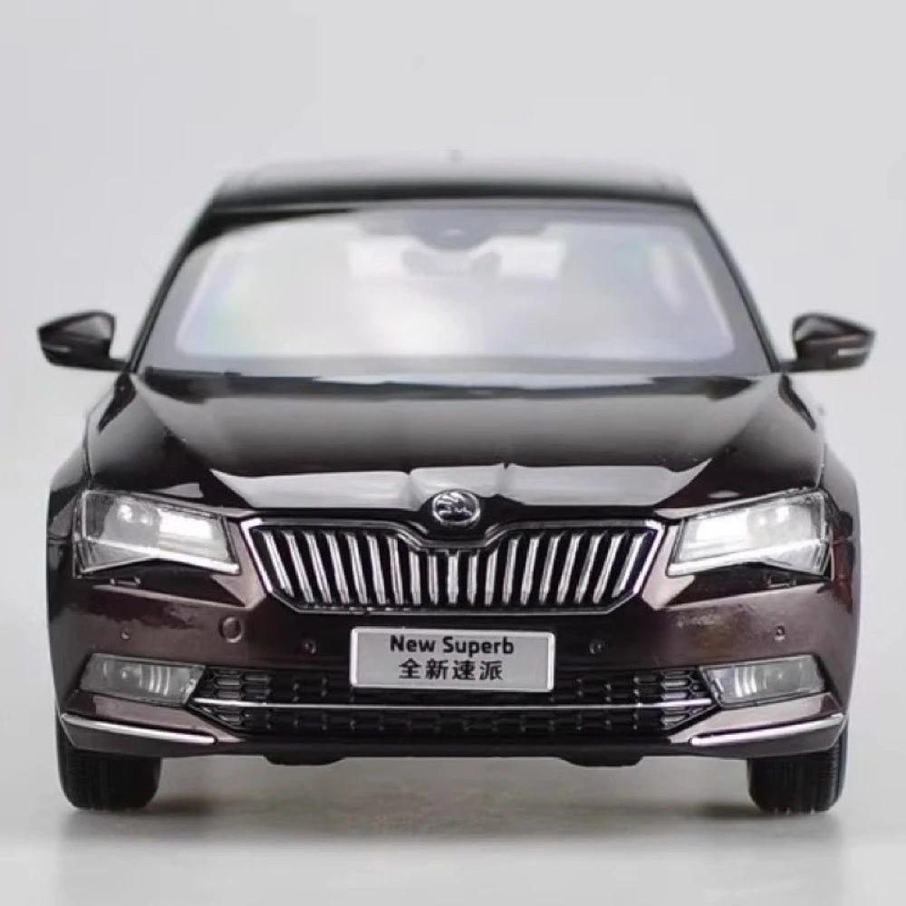 [OEM] 1:18 Skoda 2008 Superb rosso modellino di auto Die-Cast