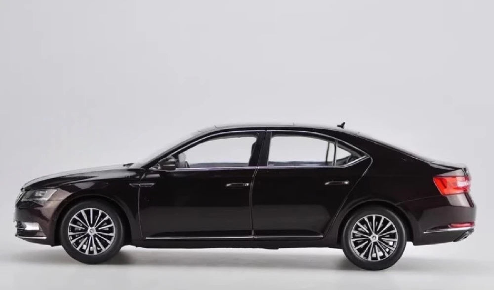 [OEM] 1:18 Skoda 2008 Superb rosso modellino di auto Die-Cast