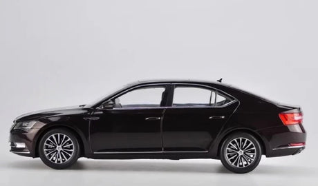 [OEM] 1:18 Skoda 2008 Superb Red Model Car Die-Cast
