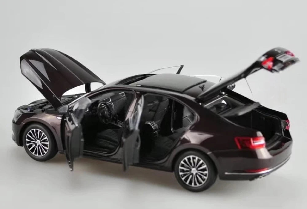 [OEM] 1:18 Skoda 2008 Superb rosso modellino di auto Die-Cast