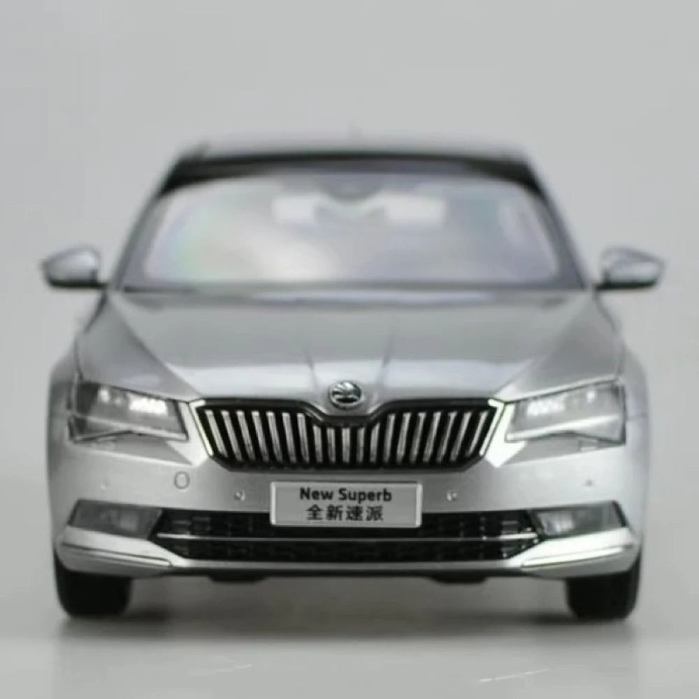 [OEM] 1:18 Skoda 2008 Superb argent voiture miniature Die-Cast