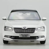 [OEM] 1:18 Skoda 2008 Superb wit modelauto Die-Cast