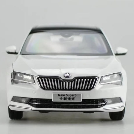 [OEM] 1:18 Skoda 2008 Superb White Model Car Die-Cast