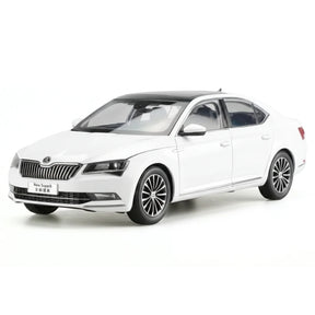 [OEM] 1:18 Skoda 2008 Superb wit modelauto Die-Cast