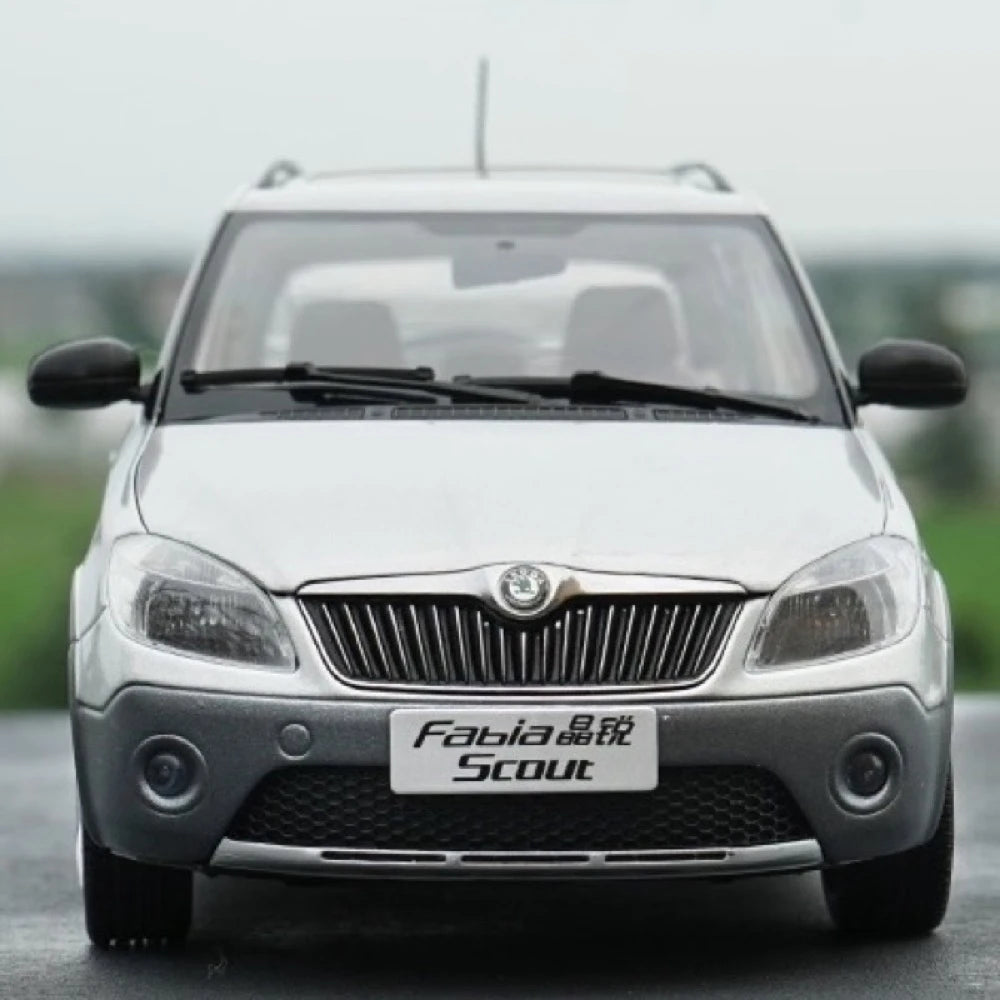 [OEM] 1:18 Skoda 2009 Fabia Scout Gray Model Car Die-Cast