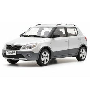 [OEM] 1:18 Skoda 2009 Fabia Scout グレー モデルカー Die-Cast