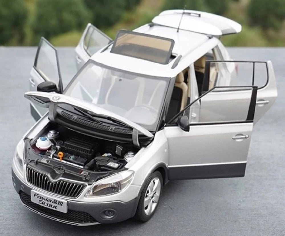 [OEM] 1:18 Skoda 2009 Fabia Scout グレー モデルカー Die-Cast