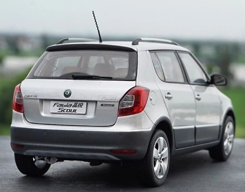 [OEM] 1:18 Skoda 2009 Fabia Scout Gray Model Car Die-Cast