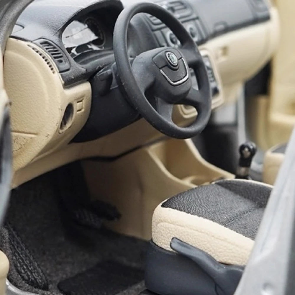 [OEM] 1:18 Skoda 2009 Fabia Scout Gray Model Car Die-Cast