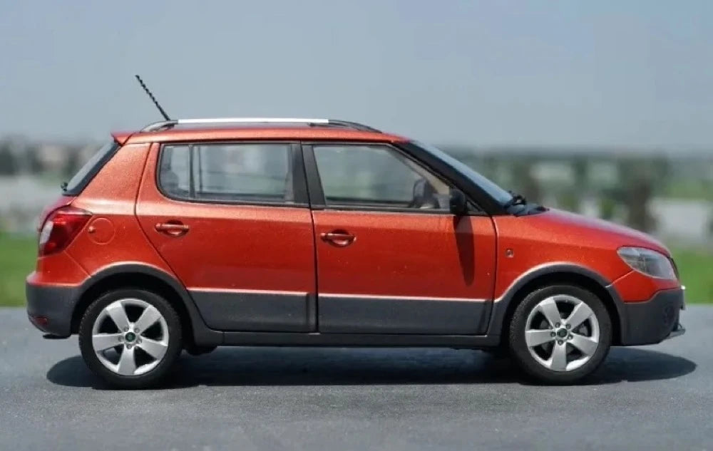 [OEM] 1:18 Skoda 2009 Fabia Scout Orange Model Car Die-Cast