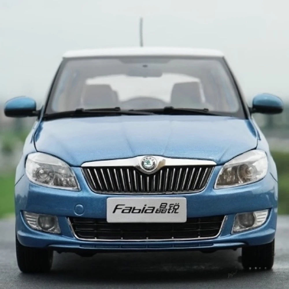 [OEM] 1:18 Skoda 2012 Fabia Blue Model Car Die-Cast