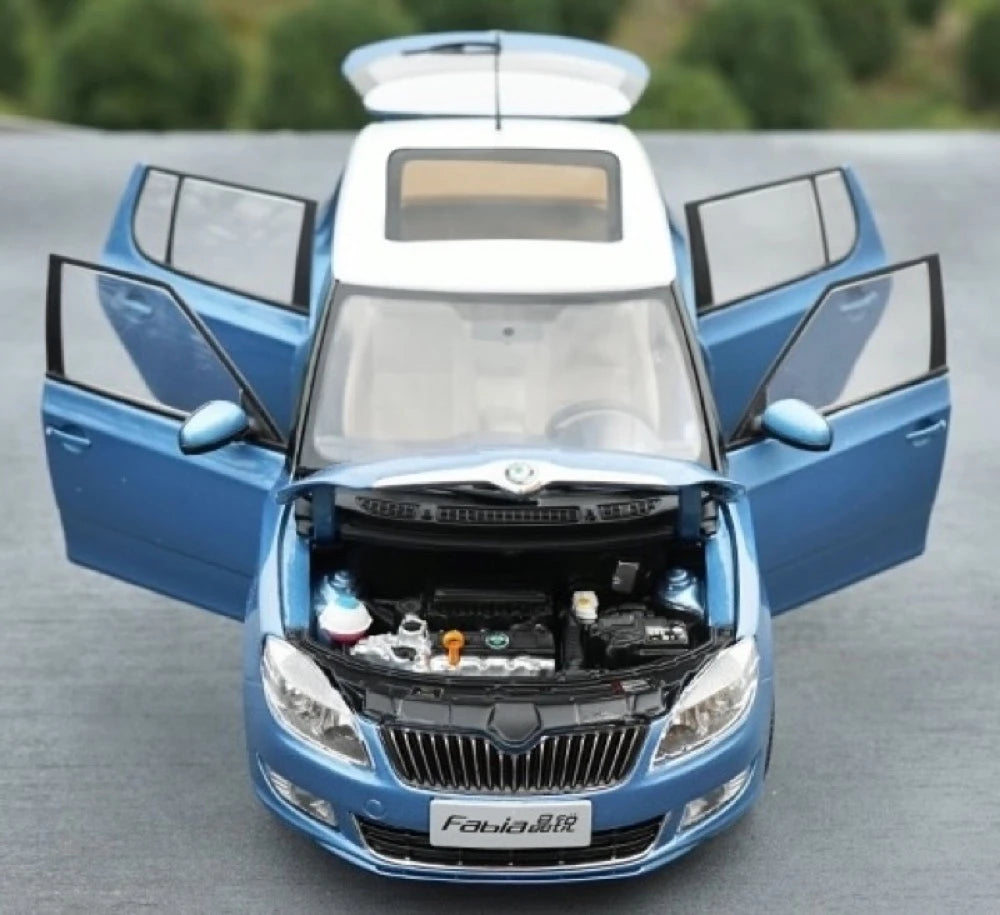 [OEM] 1:18 Skoda 2012 Fabia Blue Model Car Die-Cast