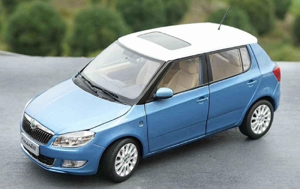 [OEM] 1:18 Skoda 2012 Fabia Blue Model Car Die-Cast