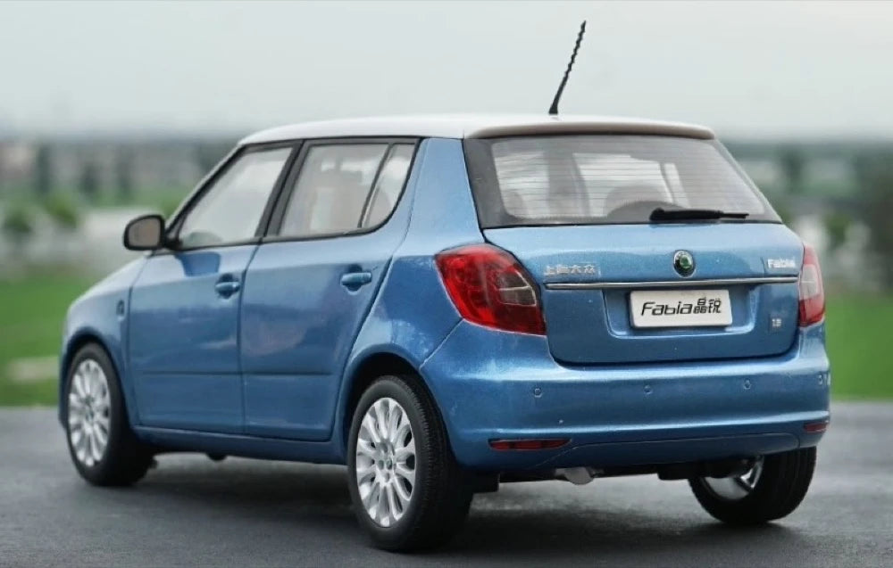 [OEM] 1:18 Skoda 2012 Fabia Blue Model Car Die-Cast