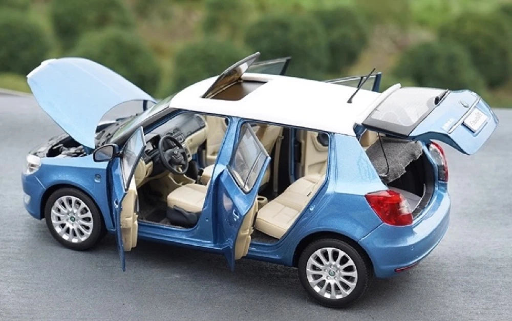 [OEM] 1:18 Skoda 2012 Fabia Blue Model Car Die-Cast