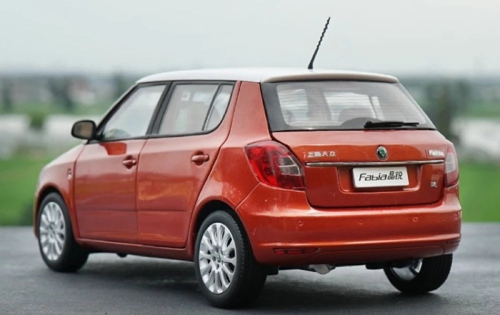[OEM] 1:18 Skoda 2012 Fabia Orange Model Car Die-Cast