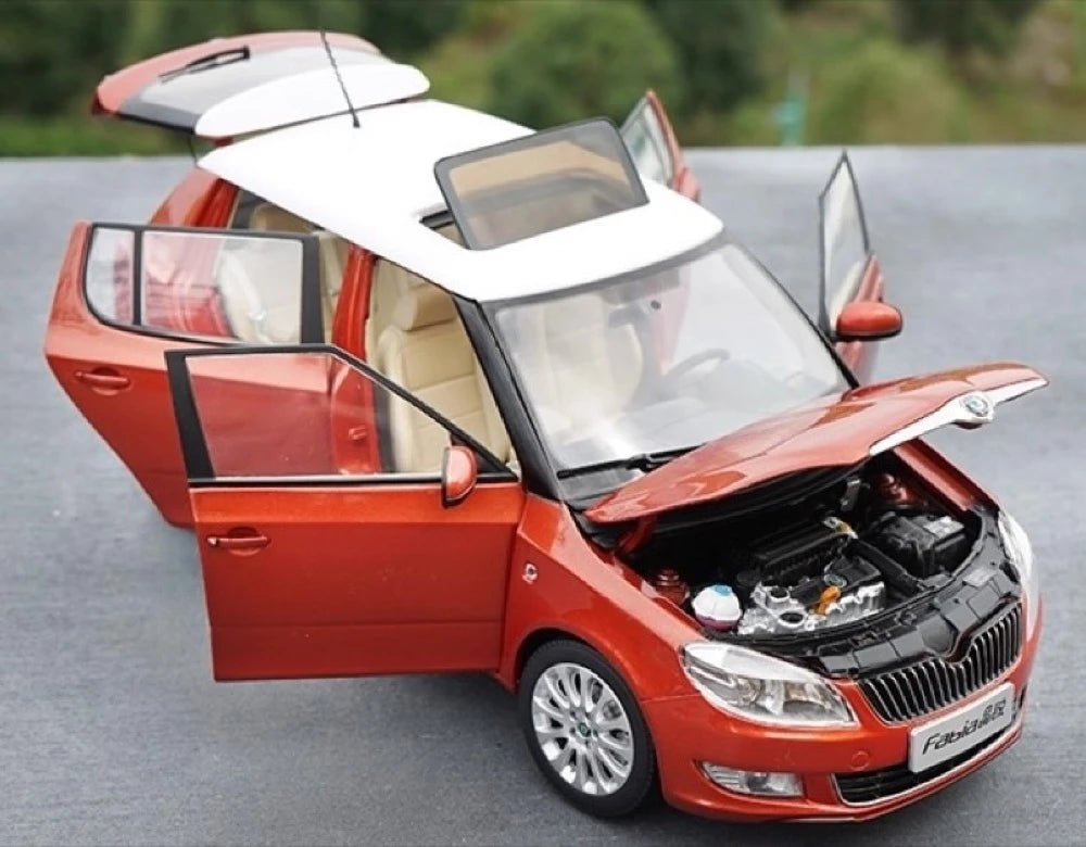 [OEM] 1:18 Skoda 2012 Fabia Orange Model Car Die-Cast