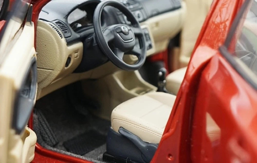 [OEM] 1:18 Skoda 2012 Fabia Orange Model Car Die-Cast