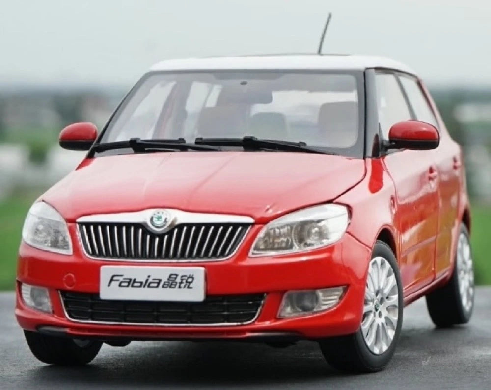 [OEM] 1:18 Skoda 2012 Fabia rosso modellino di auto Die-Cast
