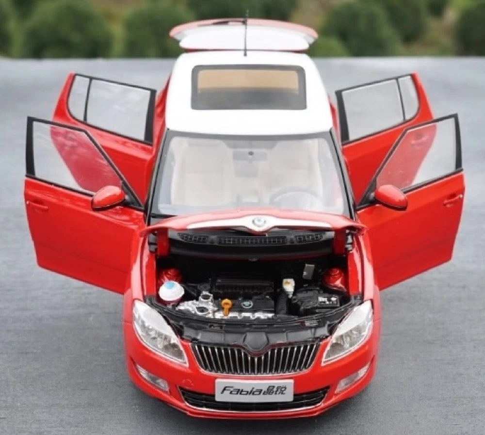 [OEM] 1:18 Skoda 2012 Fabia rosso modellino di auto Die-Cast