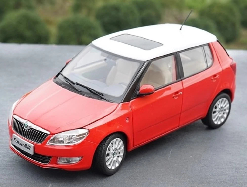 [OEM] 1:18 Skoda 2012 Fabia rosso modellino di auto Die-Cast