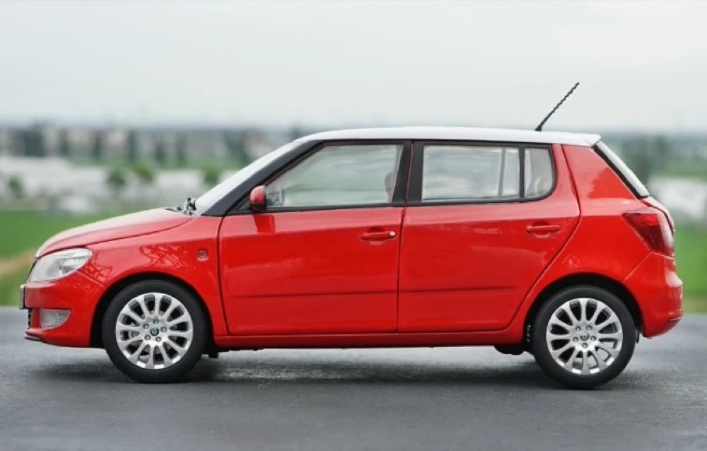[OEM] 1:18 Skoda 2012 Fabia rosso modellino di auto Die-Cast