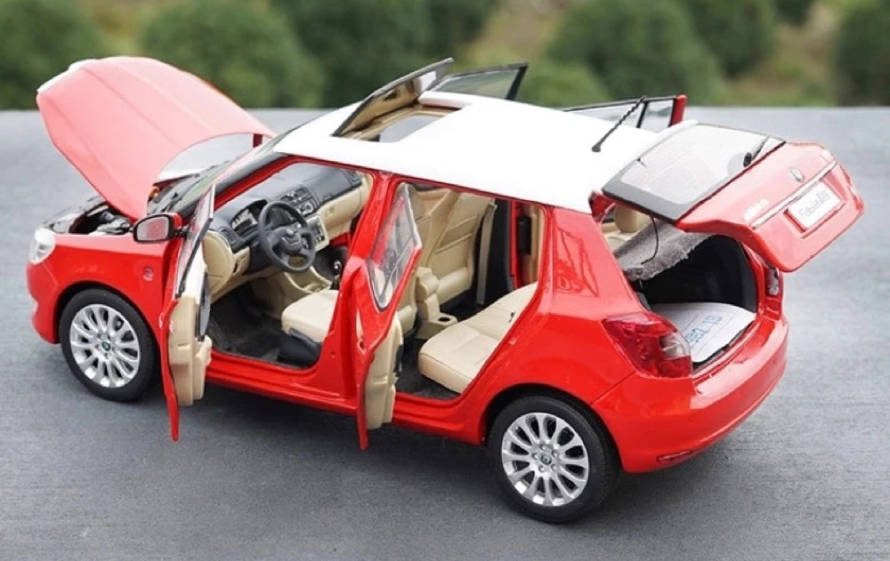 [OEM] 1:18 Skoda 2012 Fabia rosso modellino di auto Die-Cast