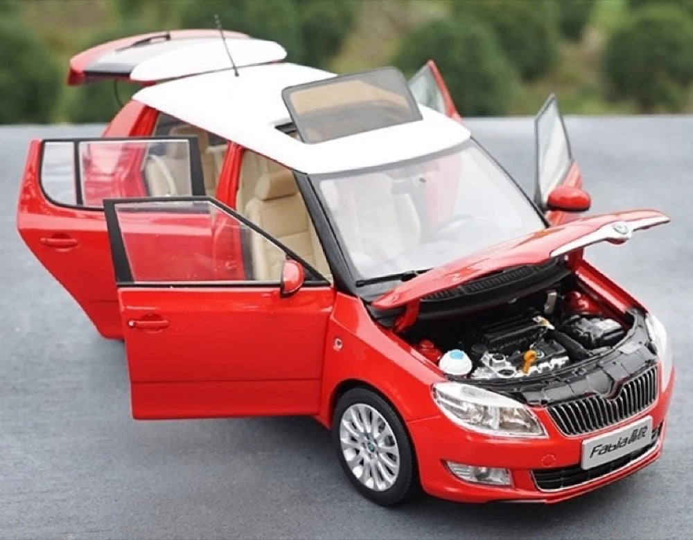 [OEM] 1:18 Skoda 2012 Fabia rosso modellino di auto Die-Cast