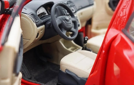 [OEM] 1:18 Skoda 2012 Fabia Red Model Car Die-Cast