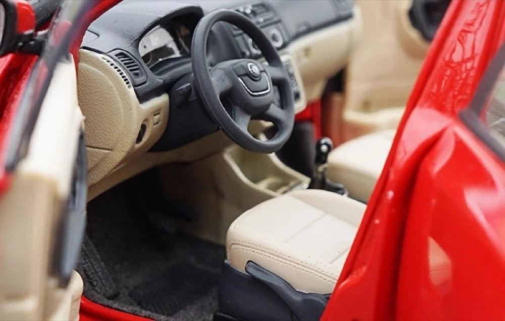 [OEM] 1:18 Skoda 2012 Fabia rosso modellino di auto Die-Cast