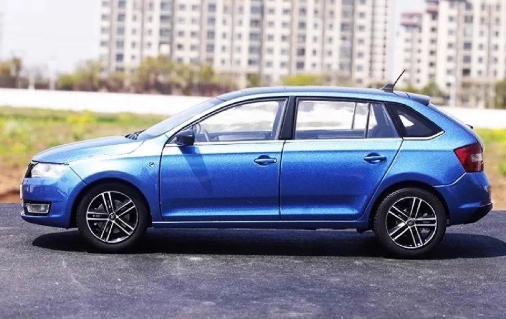 [OEM] 1:18 Skoda 2013 Rapid Spaceback bleu voiture miniature Die-Cast