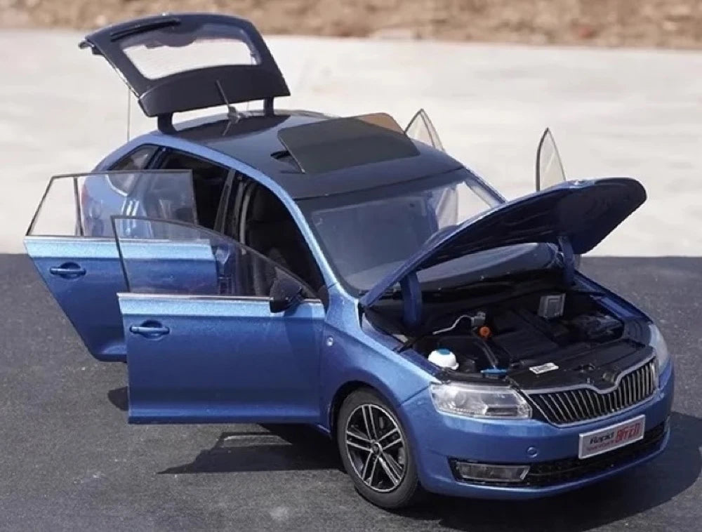 [OEM] 1:18 Skoda 2013 Rapid Spaceback blauw modelauto Die-Cast