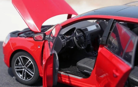 [OEM] 1:18 Skoda 2013 Rapid Spaceback Red Model Car Die-Cast