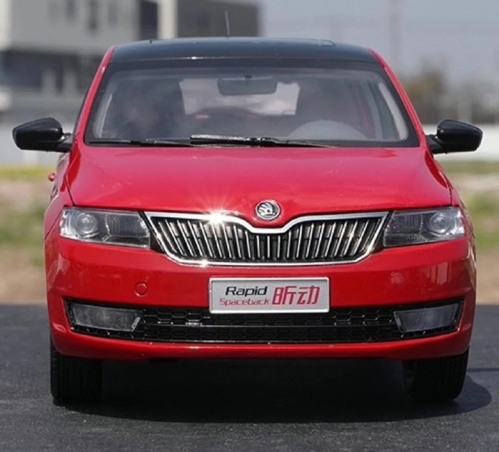 [OEM] 1:18 Skoda 2013 Rapid Spaceback Red Model Car Die-Cast