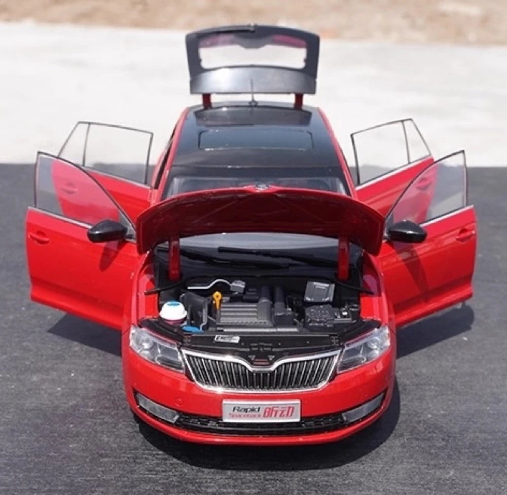 [OEM] 1:18 Skoda 2013 Rapid Spaceback Red Model Car Die-Cast