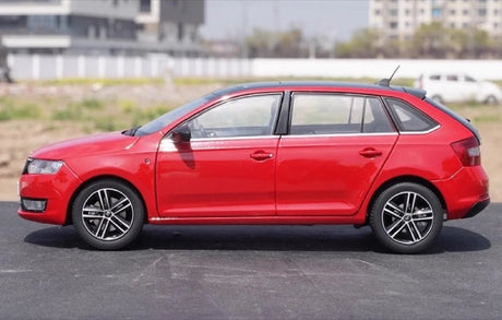 [OEM] 1:18 Skoda 2013 Rapid Spaceback Red Model Car Die-Cast
