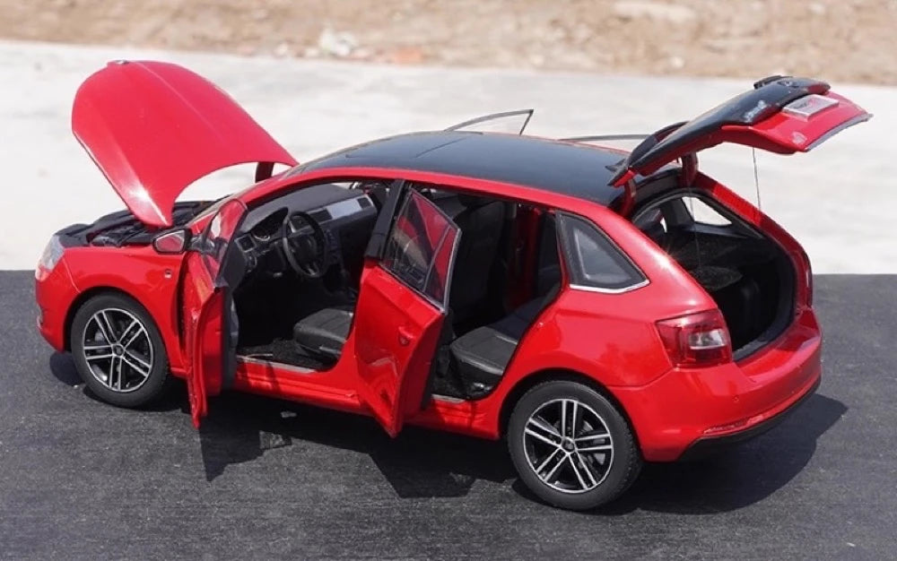 [OEM] 1:18 Skoda 2013 Rapid Spaceback Red Model Car Die-Cast