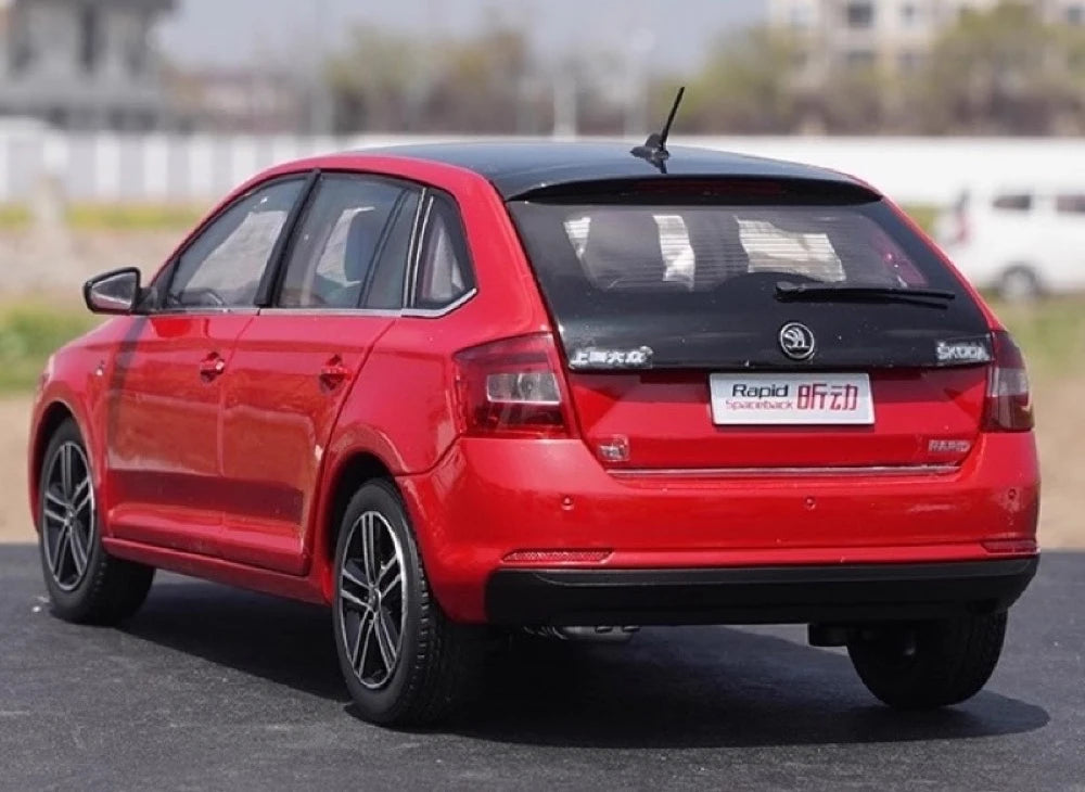 [OEM] 1:18 Skoda 2013 Rapid Spaceback Red Model Car Die-Cast