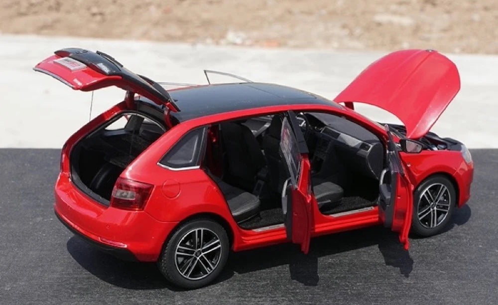 [OEM] 1:18 Skoda 2013 Rapid Spaceback Red Model Car Die-Cast