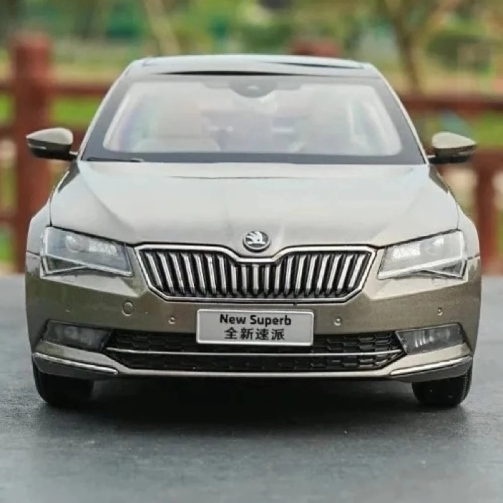 [OEM] 1:18 Skoda 2015 Superb Brown Model Car Die-Cast