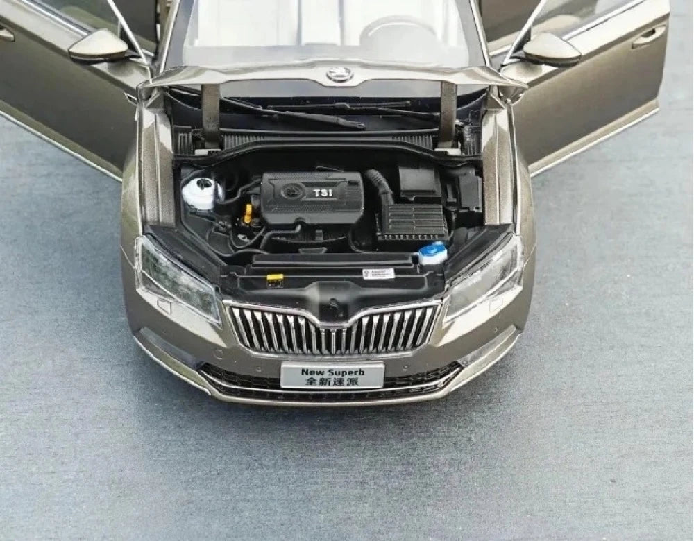 [OEM] 1:18 Skoda 2015 Superb Brown Model Car Die-Cast