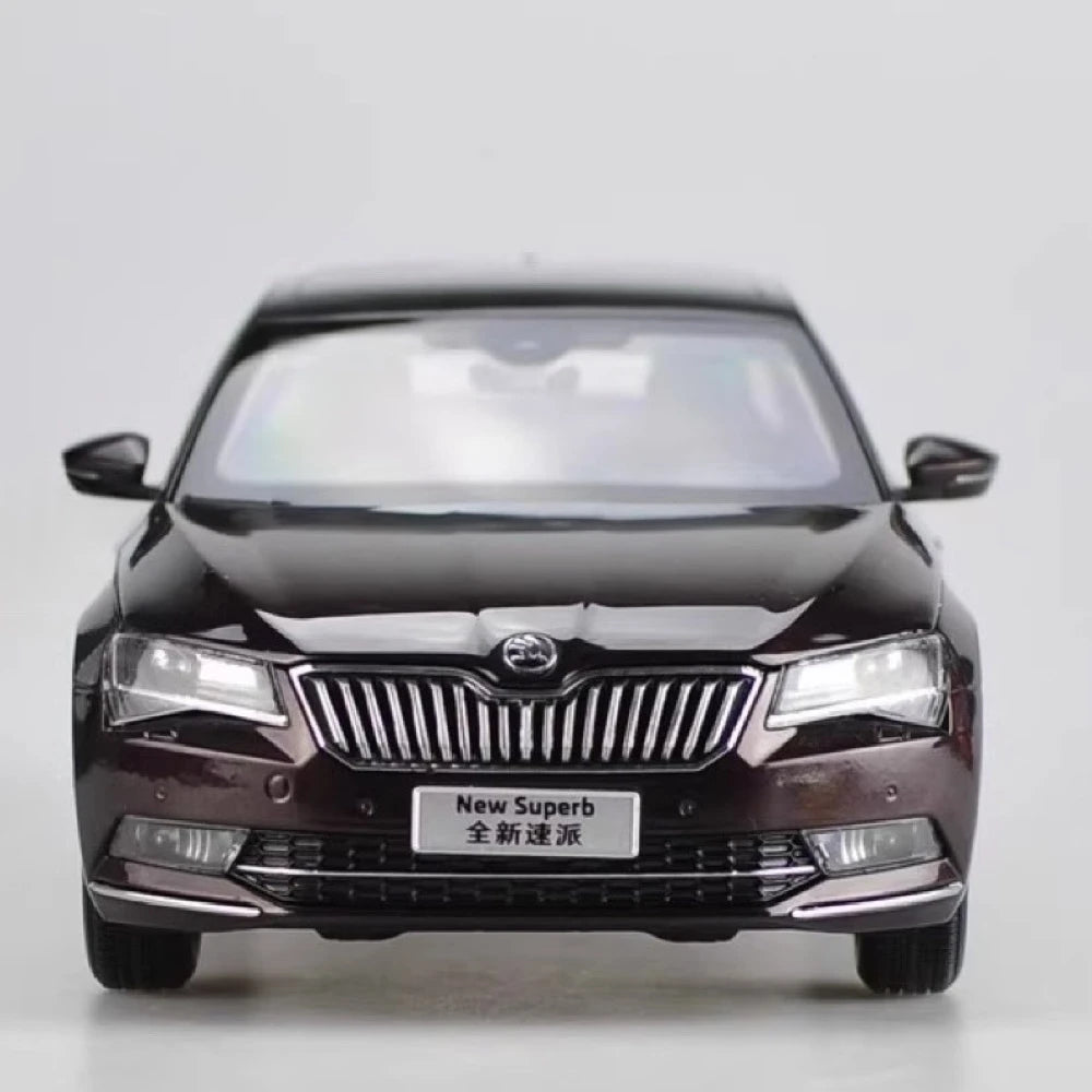 [OEM] 1:18 Skoda 2015 Superb Red Model Car Die-Cast